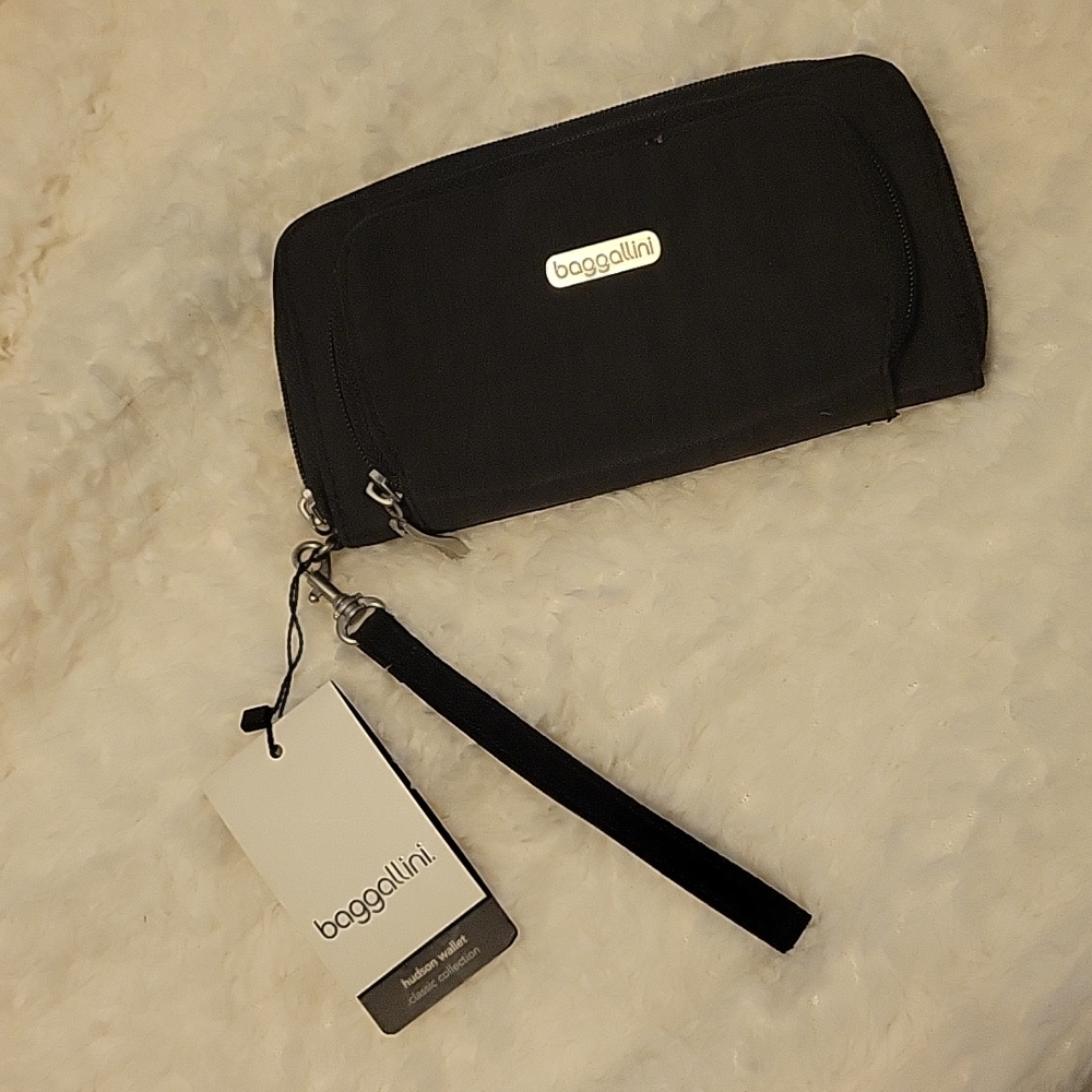 Baggallini Hudson wallet